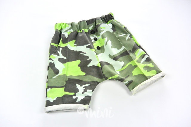 Camo baggy shorts s knoflíky green