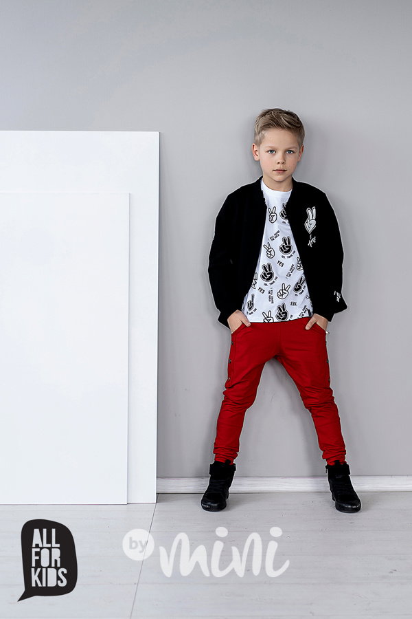 Red pants se cvočky