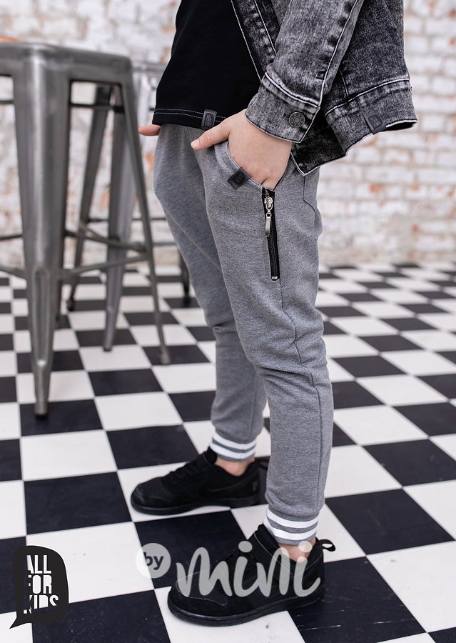 Šedé tepláky se zipy a náplety