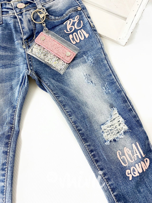 Fashion jeans s karabinou