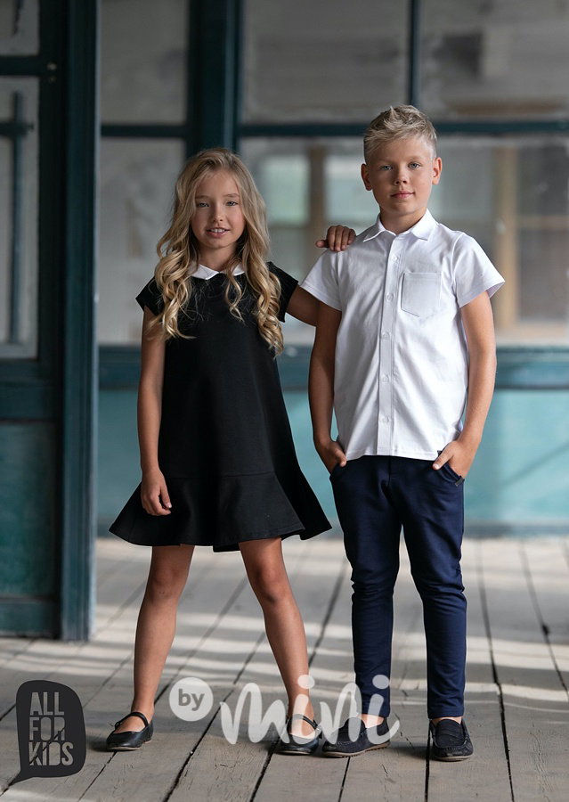 černé dívčí školní šaty s bílým límečkem 