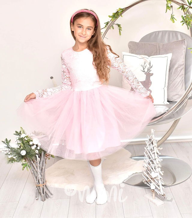 Světle růžové šaty pro družičky s dlouhým rukávem