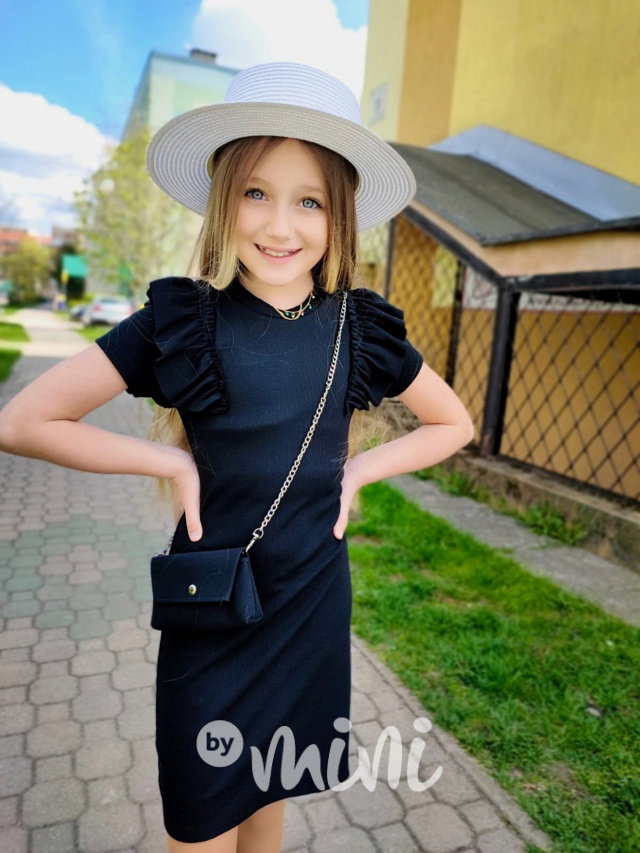 Černé žebrované šaty s kabelkou