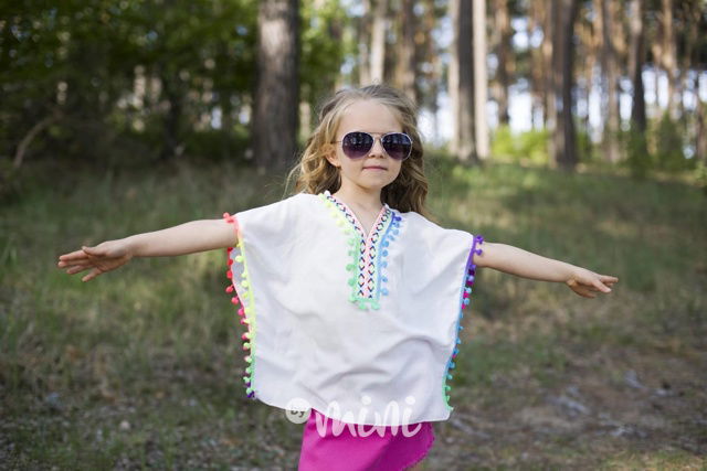 Pareo tunika s mini pomponky white