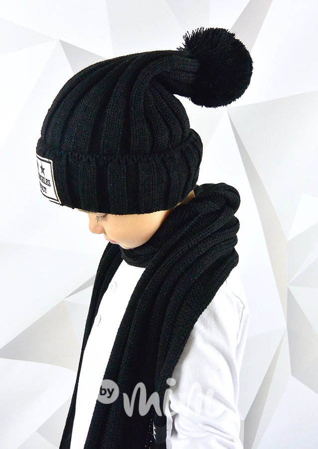 Černý kulich s bambulí + dlouhá šála