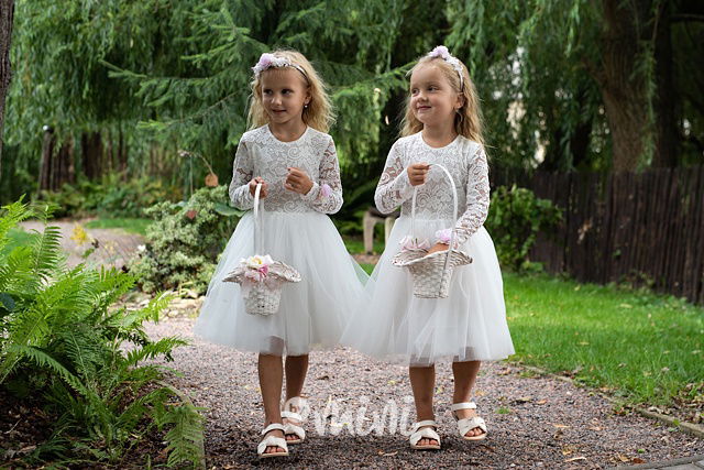 Bílé dívčí šaty pro družičky s krajkou