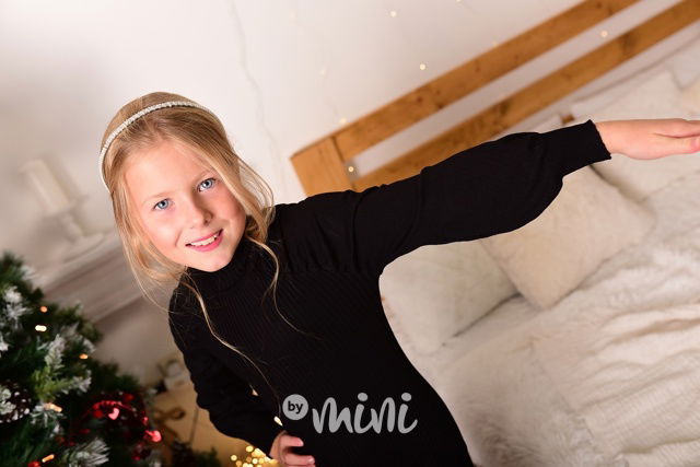 Svetříkové stretch šaty s nabíranými rukávy černé