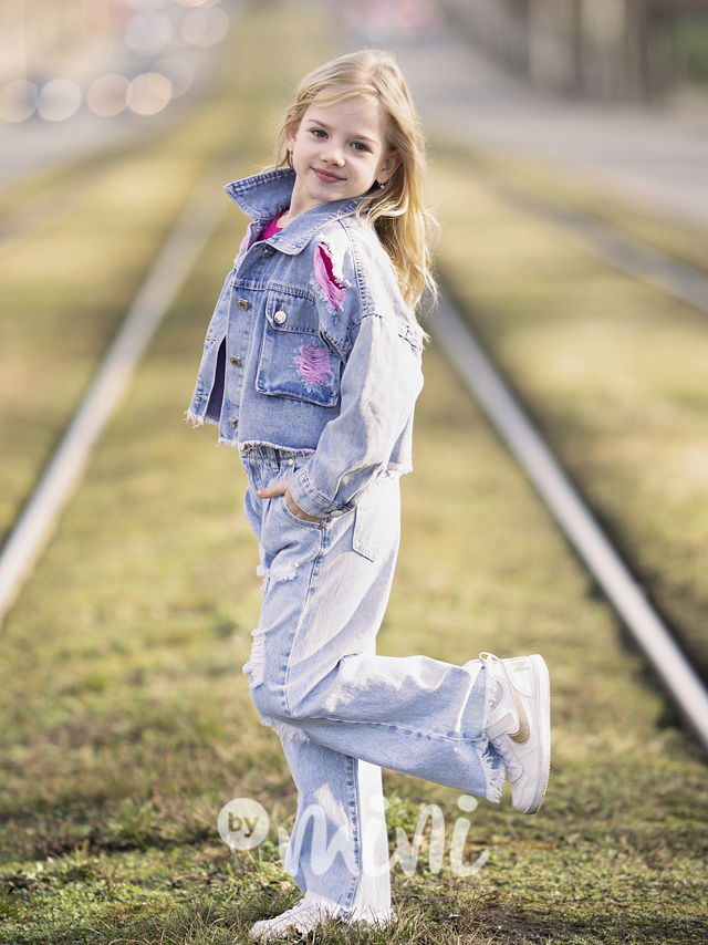 Pink ripped jeans bunda