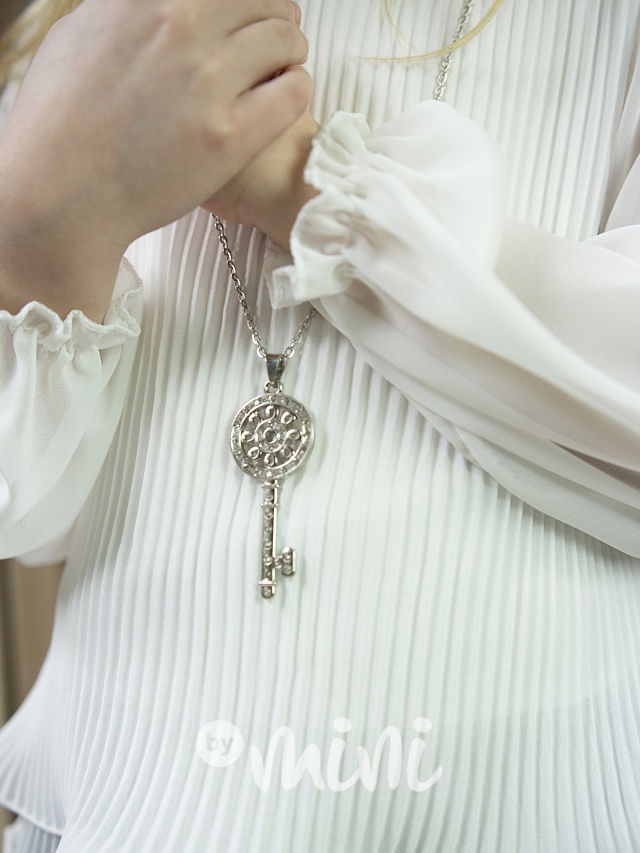 Plisovaná halenka s řetízkem