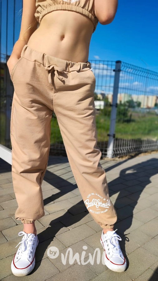 California crop top + tepláky beige