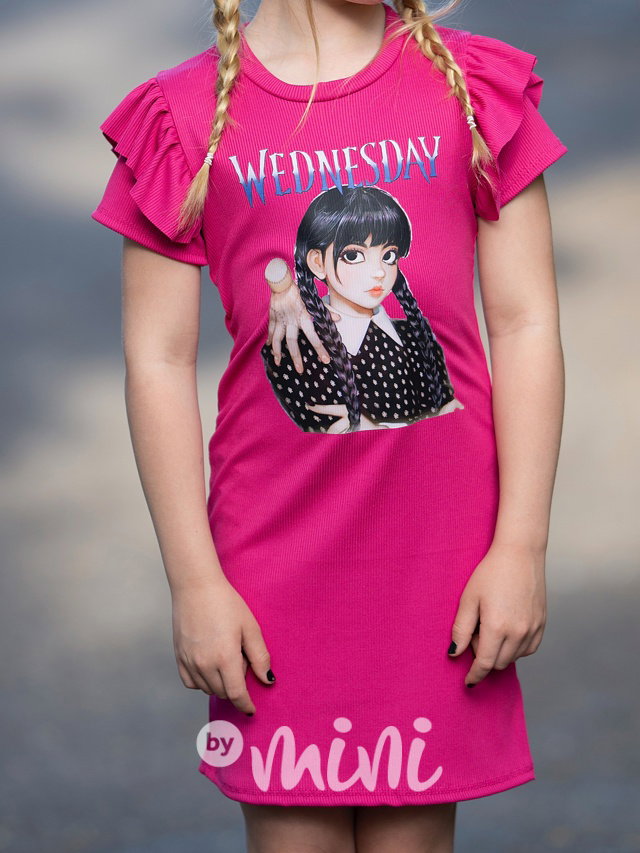 Wednesday a Věc žebrované malinové šaty