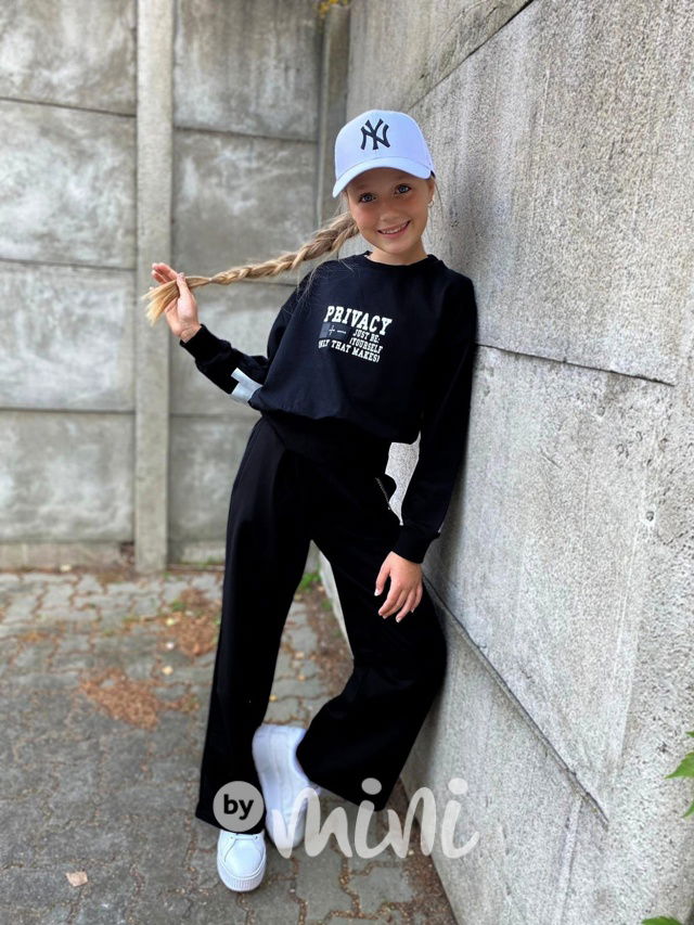 Černé kalhoty s řetízkem