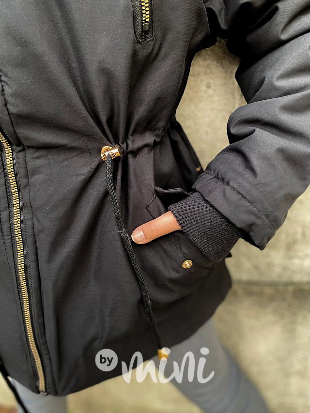 Černá podzimní parka