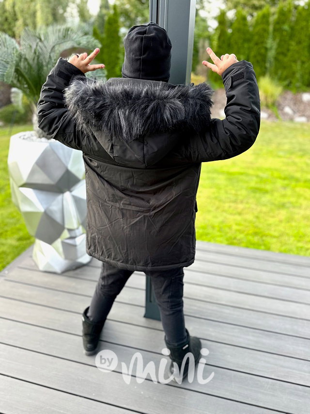 Zimní parka s kožíškem černá