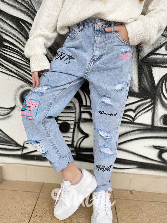 Fashion ripped jeans Artist