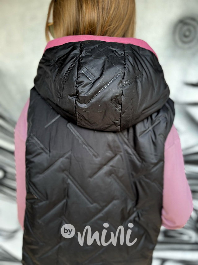 Dlouhá černá vesta