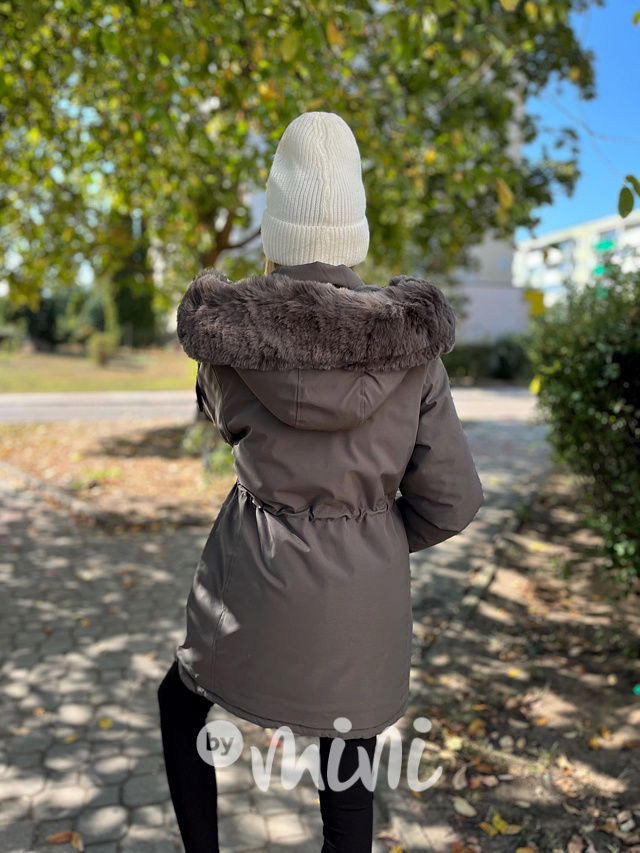 Šedá zimní sporty parka
