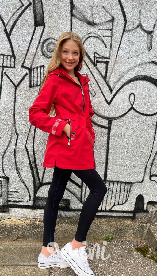 Jarní červená parka