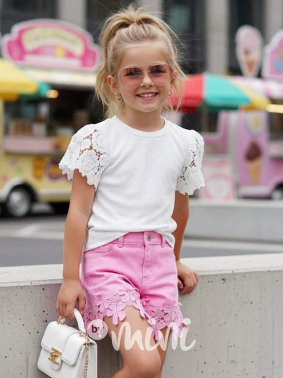 Bílá blůzka posetá kamínky