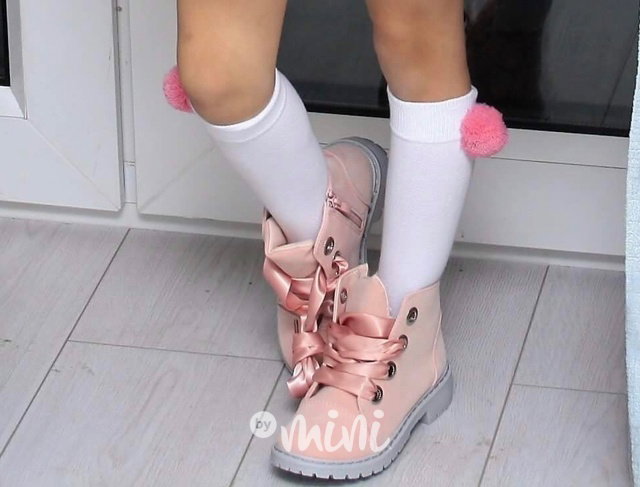 Bílé podkolenky s pink bambulkou