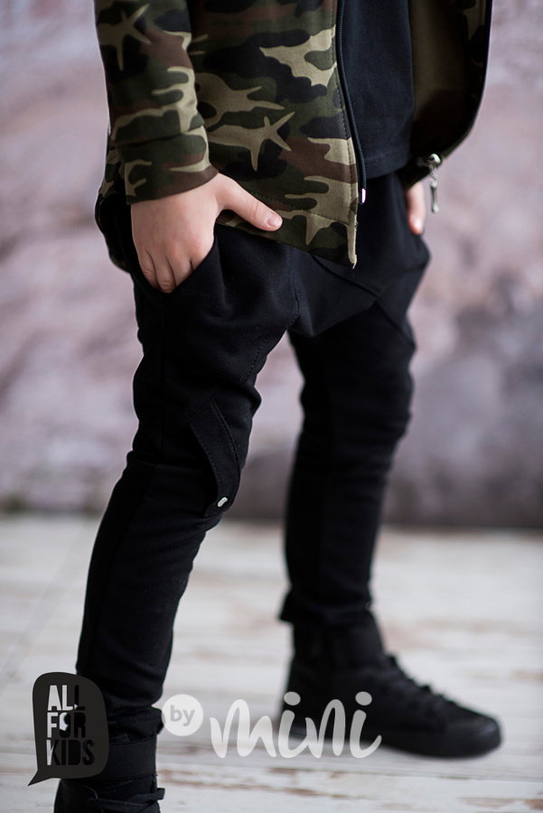Černé baggy se cvoky