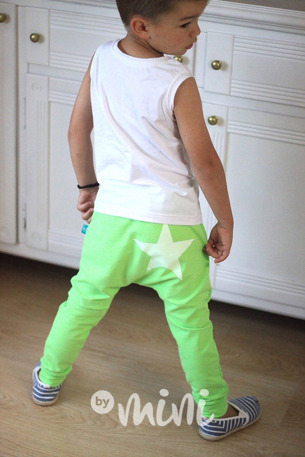 Neon zelené baggy s hvězdou
