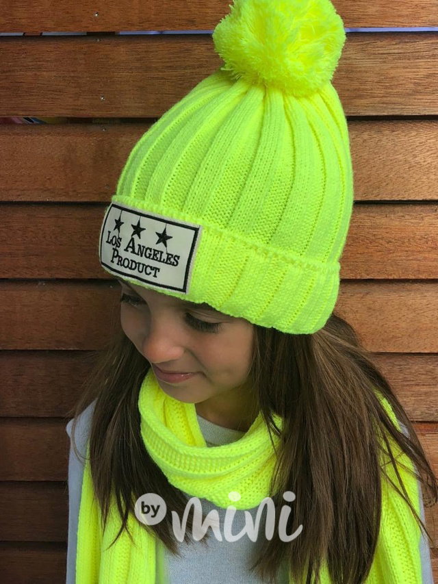 Neon žlutý kulich s bambulí + dlouhá šála