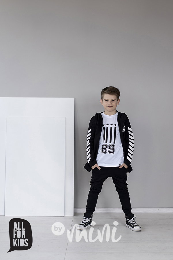 Black pants se cvočky