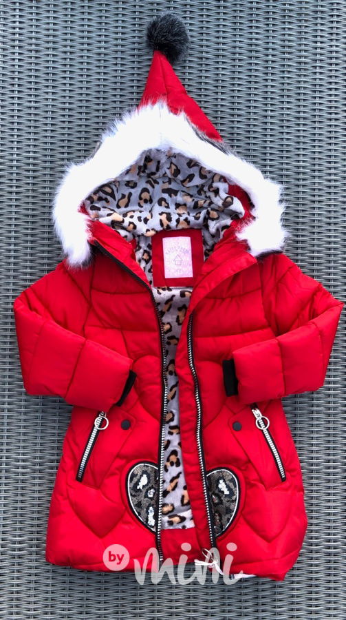 Dívčí červený zimní kabát se špičatou kapucí