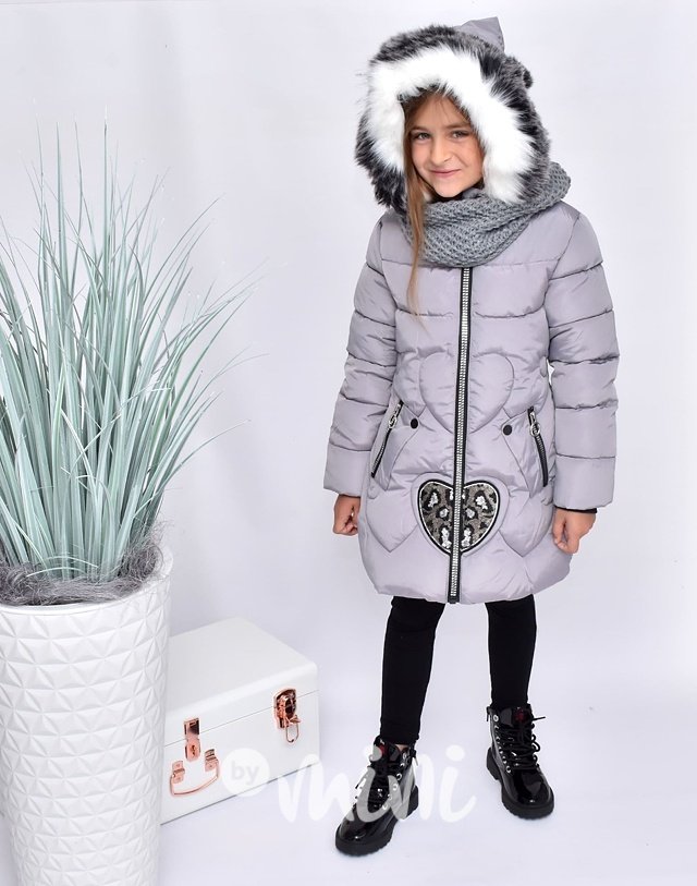 Dívčí šedý zimní kabát se špičatou kapucí