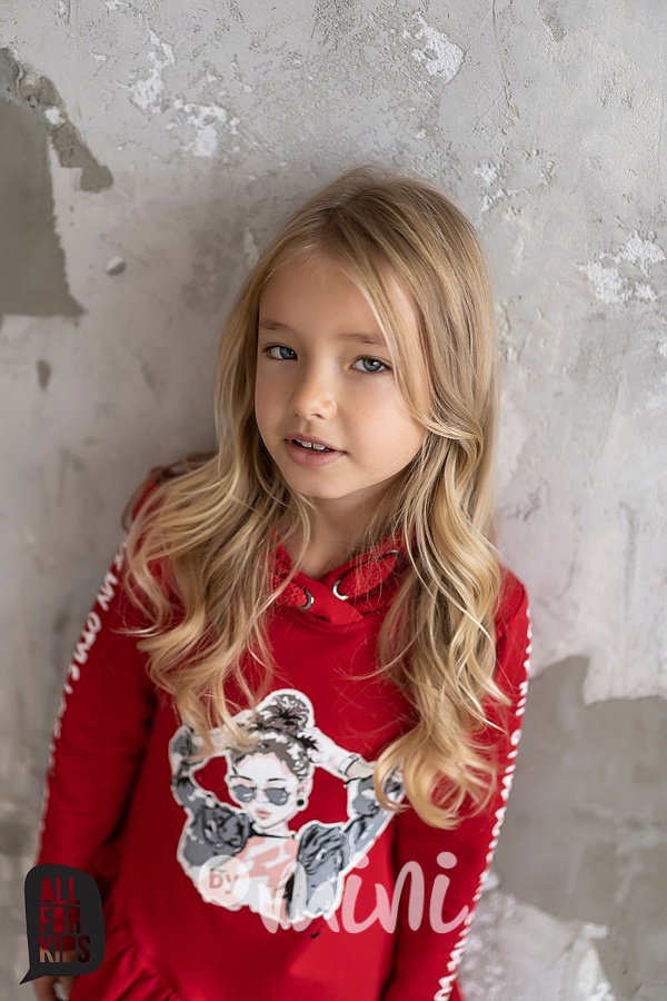 Fashionistka šaty červené dívčí