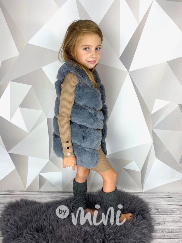 Svetříkové stretch šaty se cvočky nude