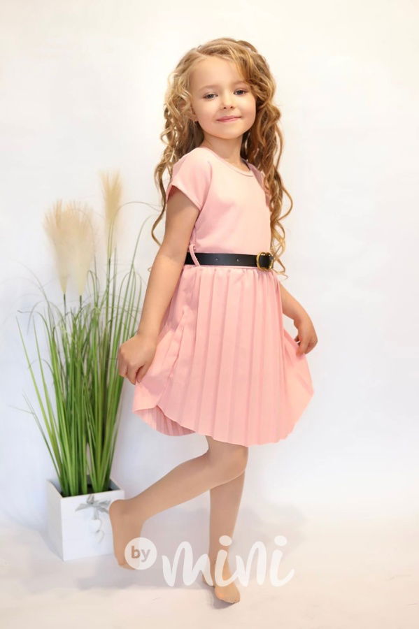 Elegant šaty s plisovanou sukní a páskem