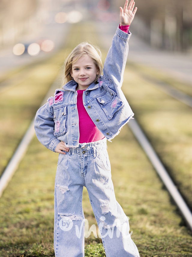 Pink ripped jeans bunda