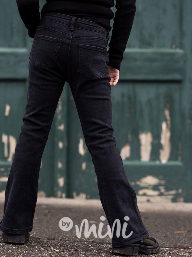 Černé jeans zvonáče