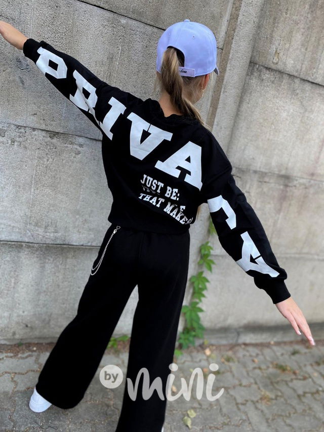 Černé kalhoty s řetízkem