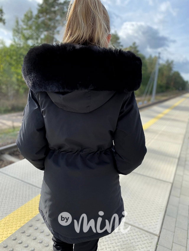 Sporty černá zimní parka
