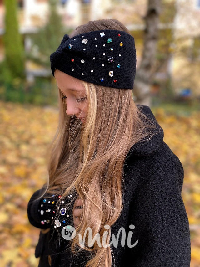 Teplá čelenka s kamínky černá