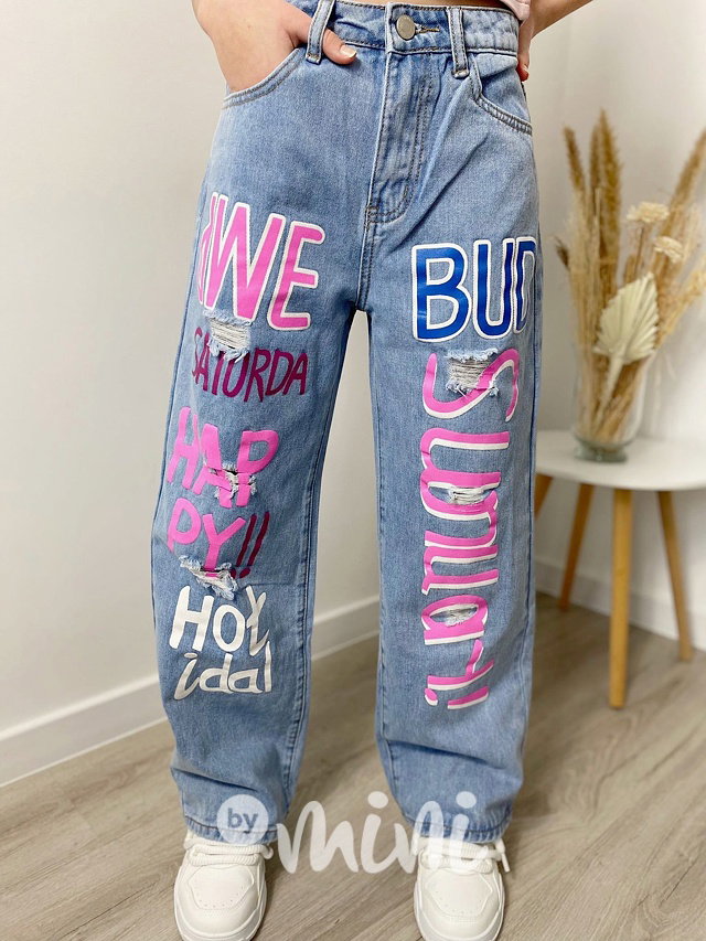 Glamour ripped jeans