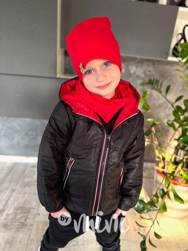 Červená houmles čepka s nákrčníkem