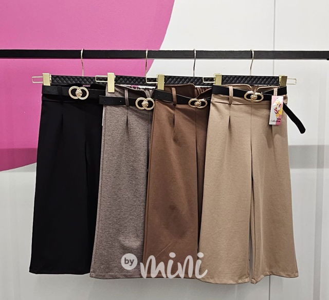 Široké černé kalhoty s páskem