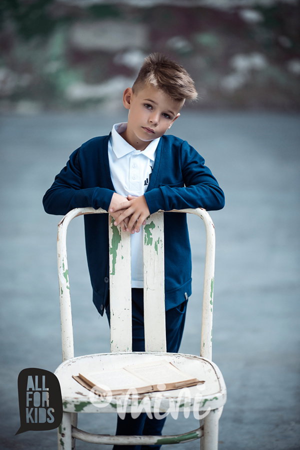 Modrý bavlněný svetřík na knoflíky