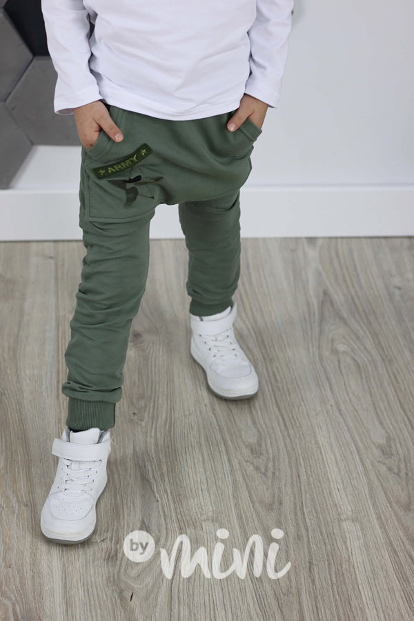 Khaki baggy s nášivkami