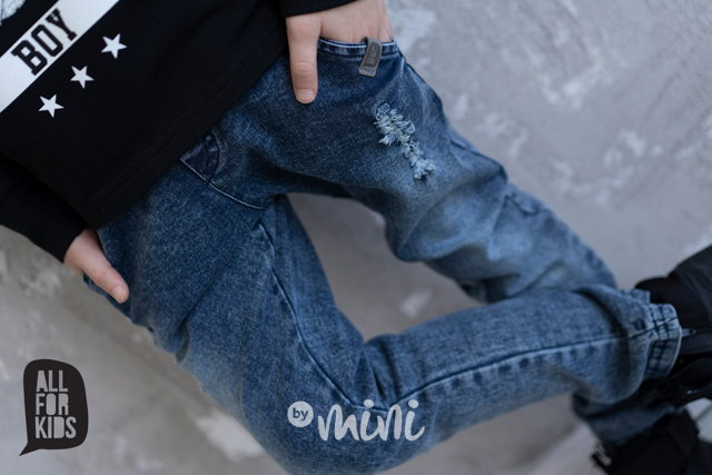 Světlé ripped jeans