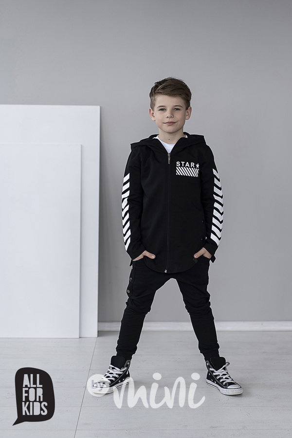 Black pants se cvočky