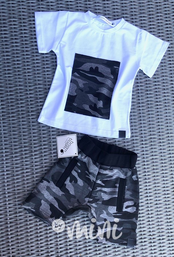 Grey army shorts + triko