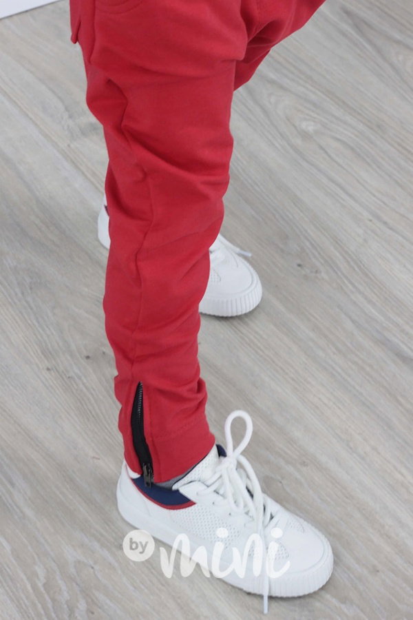 Červené baggy se zipy