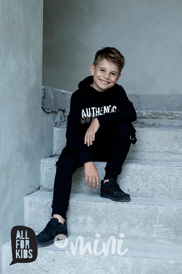 Černá zipová mikina authentic
