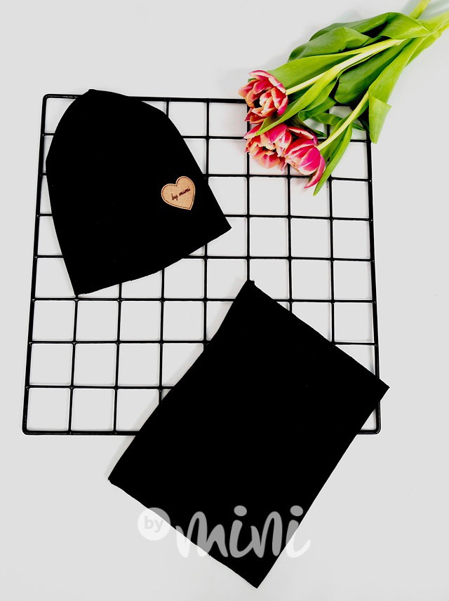Černá žebrovaná beanie čepka s nákrčníkem