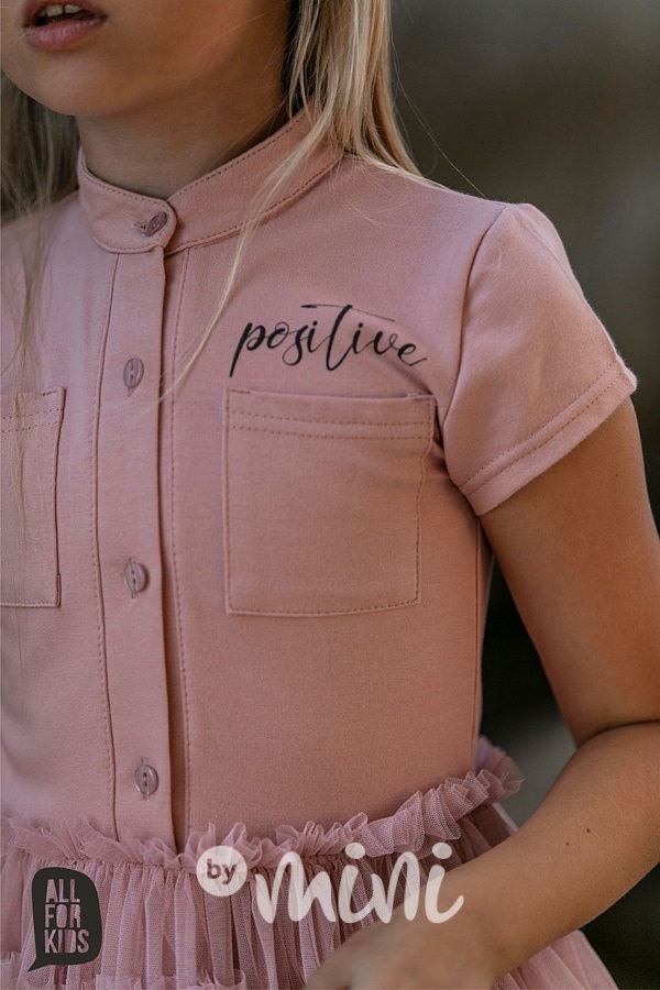 Positive šaty s tylem růžové